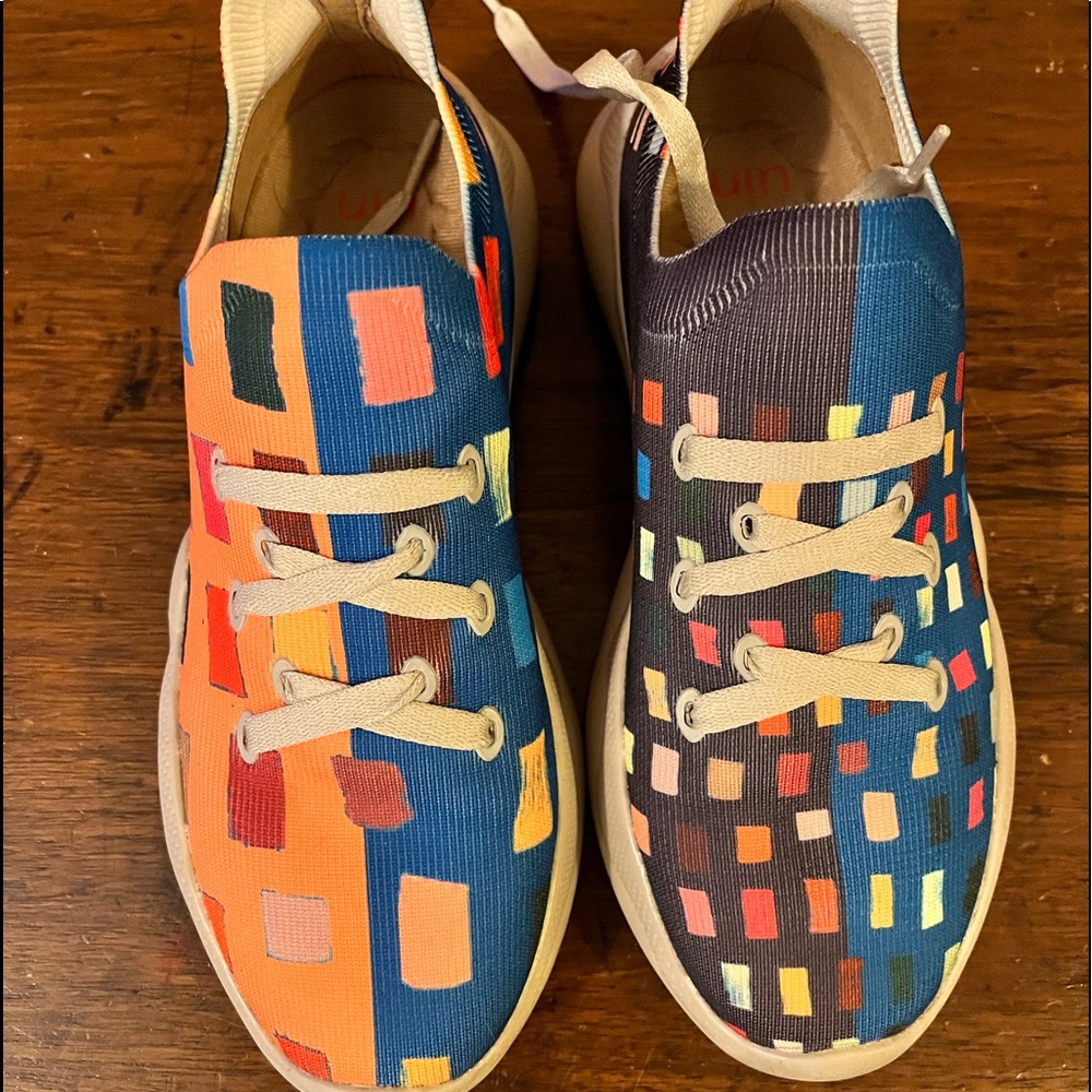 UIN SNEAKERS